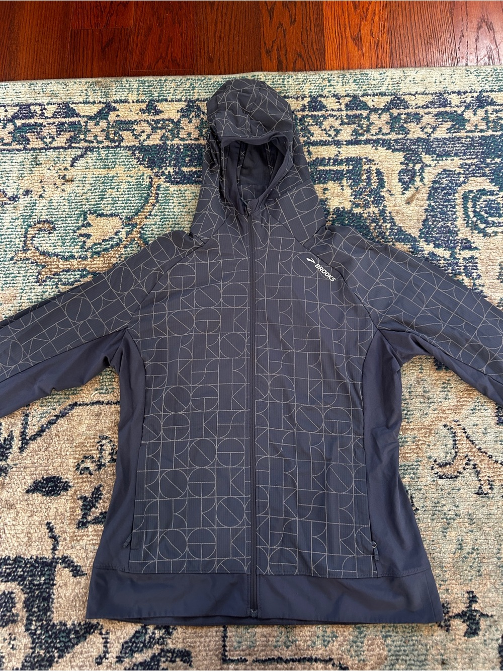Brooks Run Happy Womenâs size Large Hooded Running Jacket Reflective Full Zip